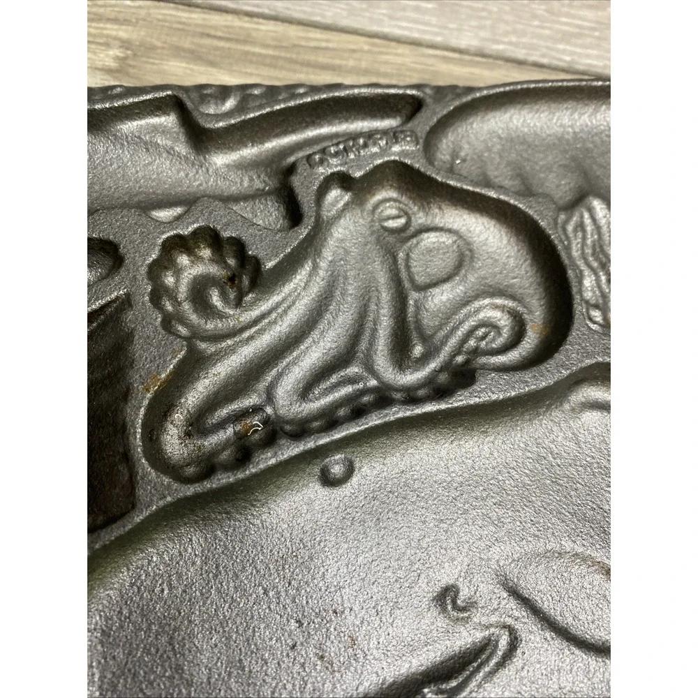 1989 John Wright Co Double Sided Cast Iron Sea Life Cookie Form Vintage